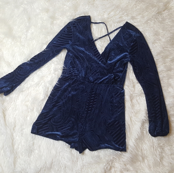 Ecote wrap front blue paisley velvet romper - Picture 3 of 7